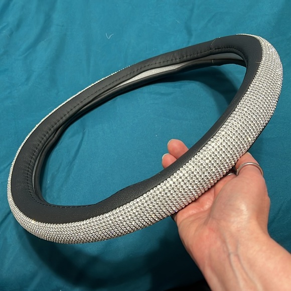 NEW steering wheel cover with bling - Picture 3 of 5